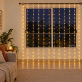 Cortina de luz LED instalada na largura do varão da janela